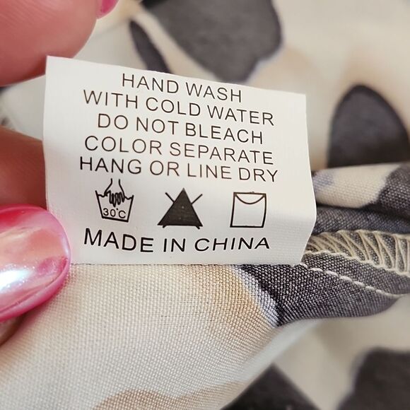 5/$55 Ruffle Neck, Sleeveless, Cream & Black Blue Rust Animal Print Blouse, S - Picture 8 of 9